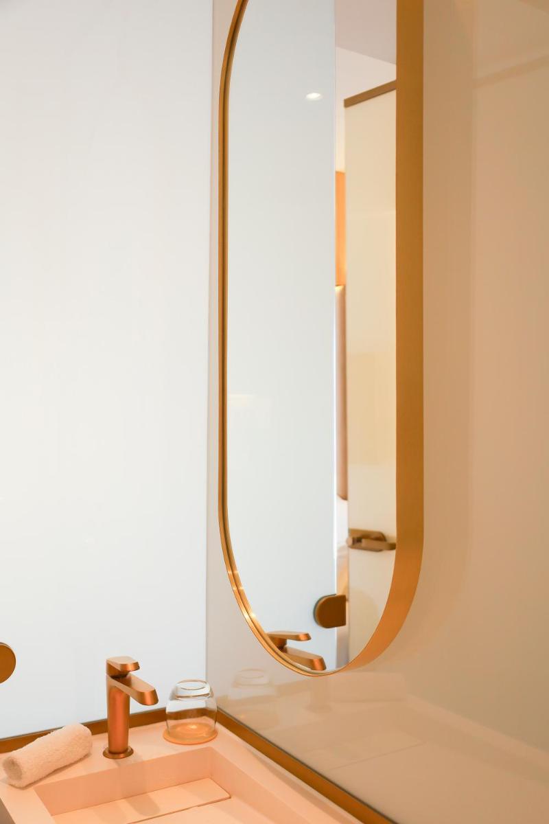 Salle de bains dans l'établissement Hôtel Marinca & Spa