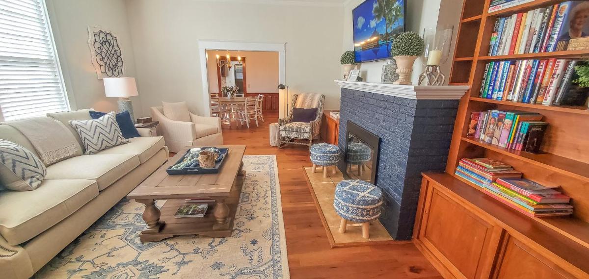 Walnut Hill Estate - Housity