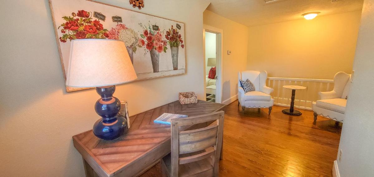 Walnut Hill Estate - Housity