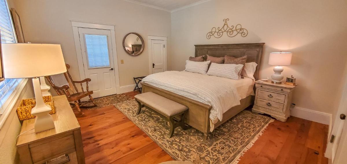 Walnut Hill Estate - Housity
