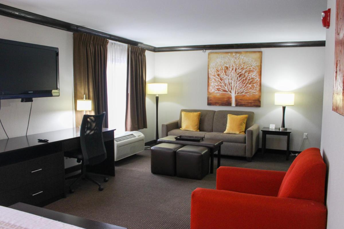 Parkwood Inn & Suites - Housity