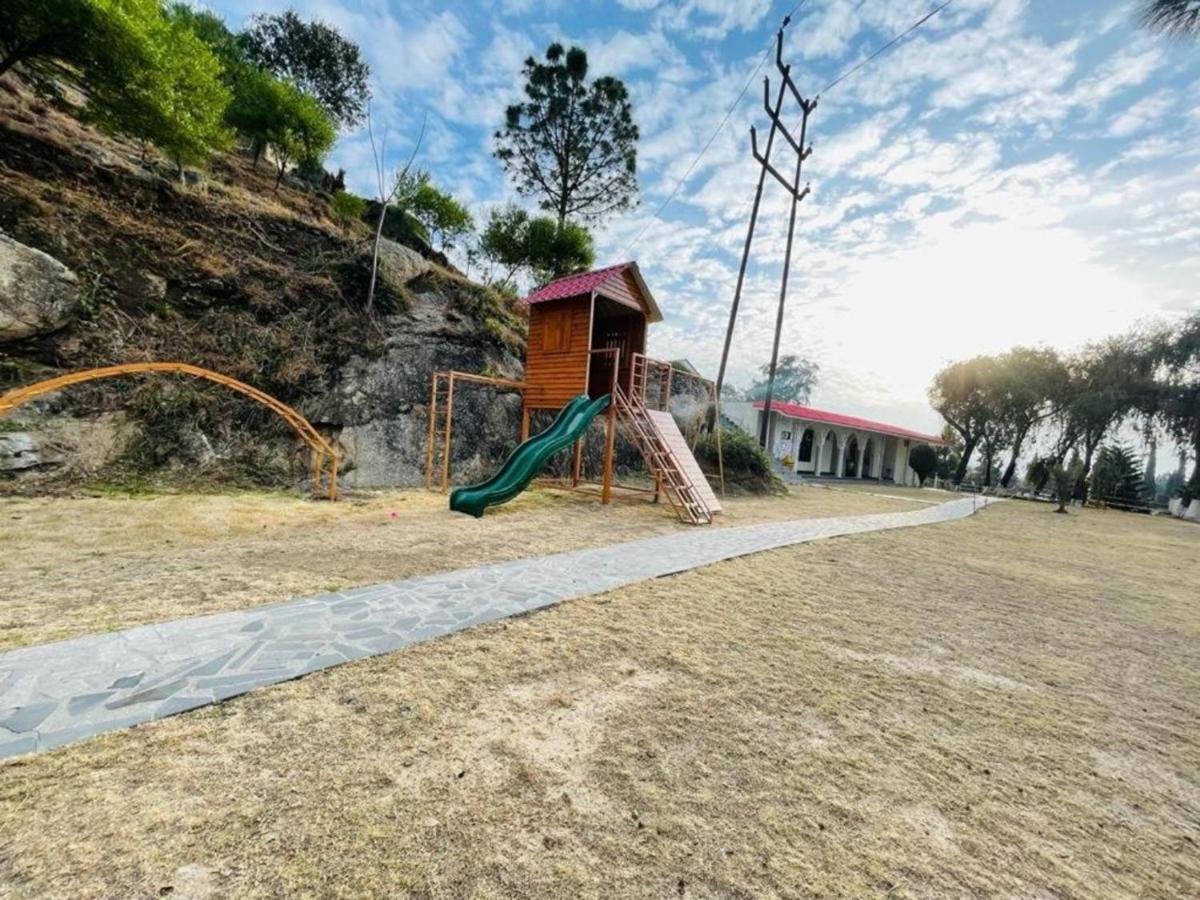 HUSNAIN RESORT by Saud khan - Housity