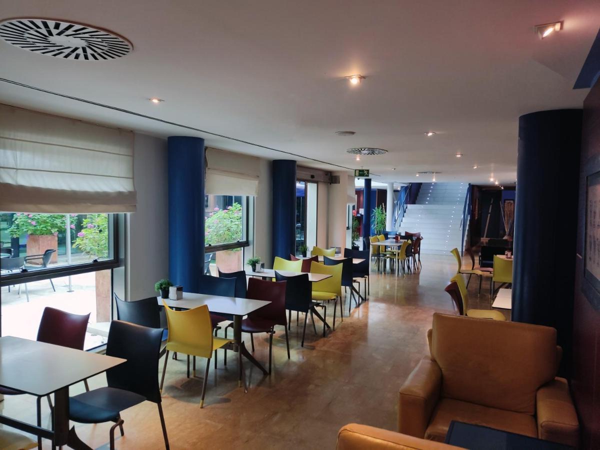 Zona de estar de Hotel Torresport