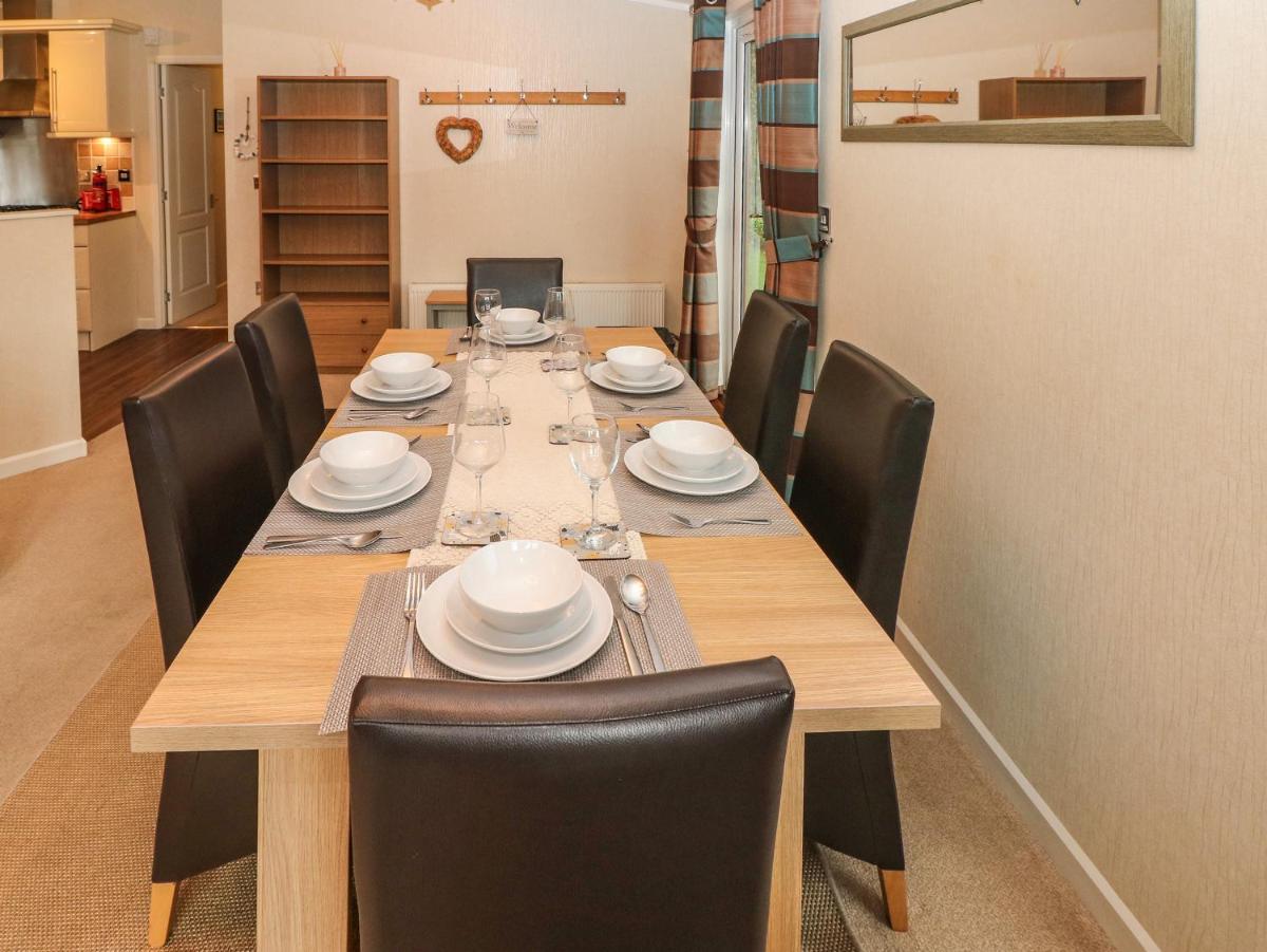16 Heritage Park - Housity