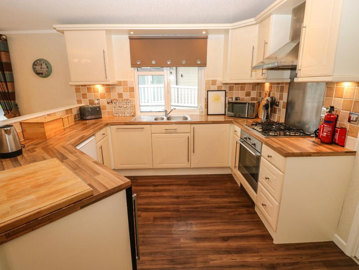16 Heritage Park - Housity