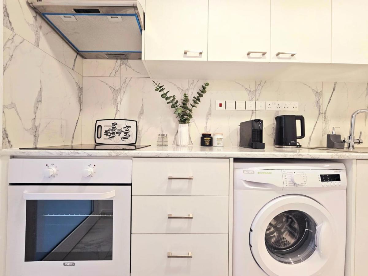 1BD Beach Apartment - Housity