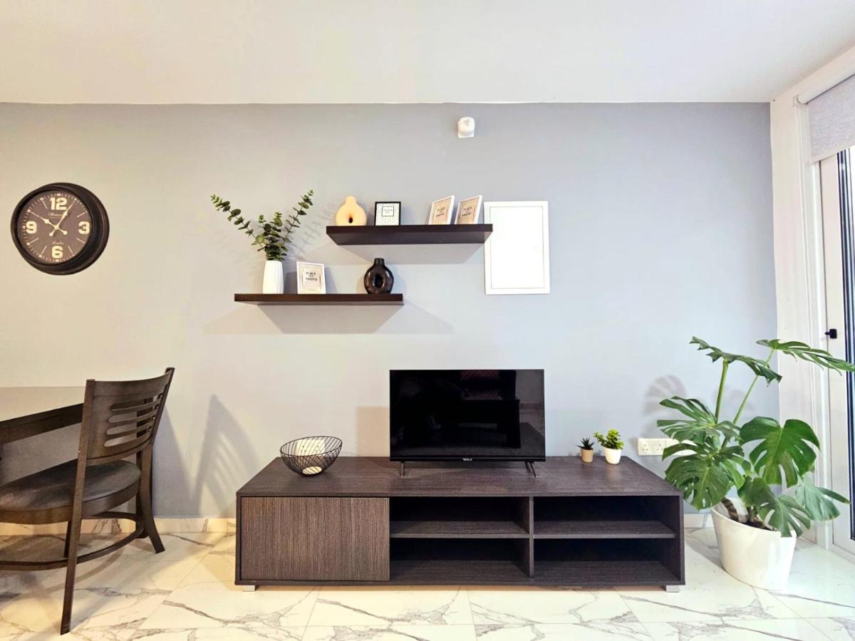 1BD Beach Apartment - Housity
