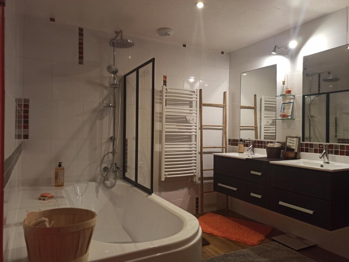Chambre d'hôte dans chalet près des pistes et aux départs de randonnées - Housity