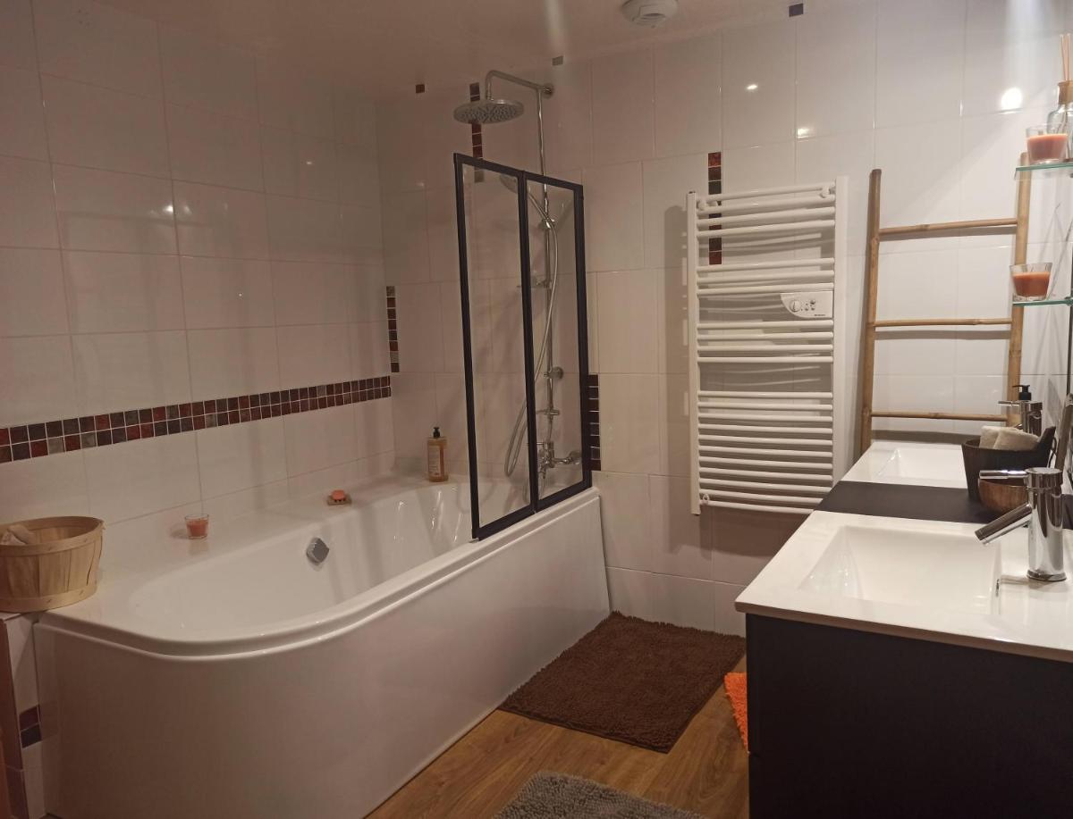 Chambre d'hôte dans chalet près des pistes et aux départs de randonnées - Housity
