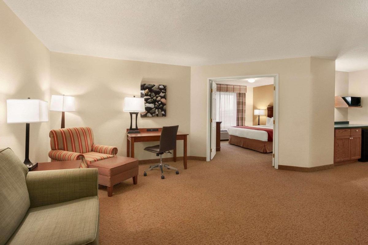 Country Inn & Suites by Radisson, Ames, IA - Housity