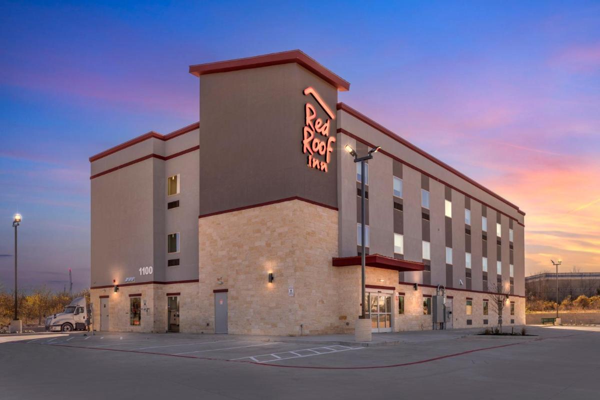 Red Roof Inn Hutchins - Housity