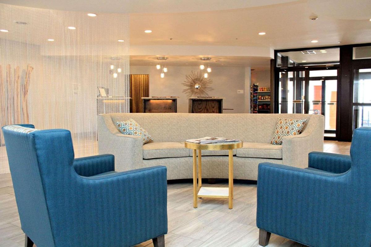 Radisson Hotel Denver Central - Housity