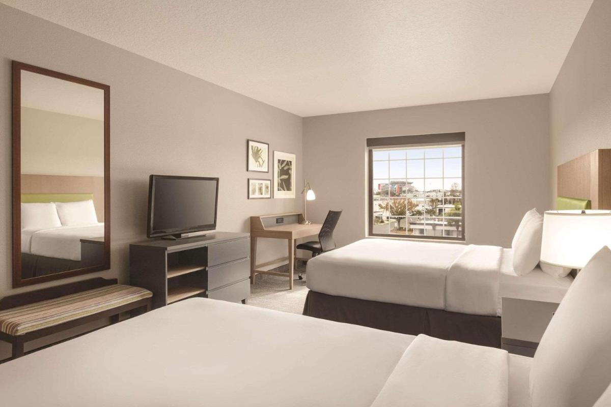 Country Inn & Suites by Radisson, RJ Stadium - Tampa Airport East - Housity