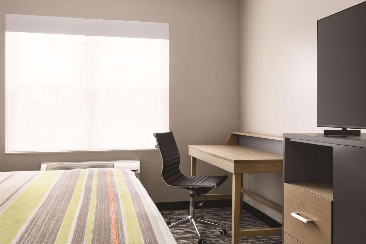 Country Inn & Suites by Radisson, Panama City, FL - Housity