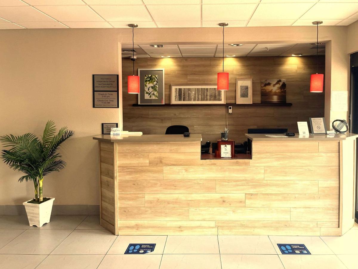 Country Inn & Suites by Radisson, Midway - Tallahassee West - Housity