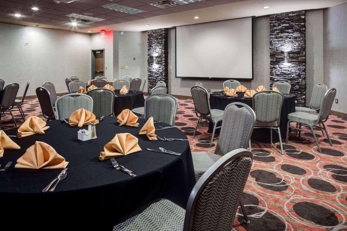 Radisson Hotel & Conference Center Coralville - Iowa City - Housity