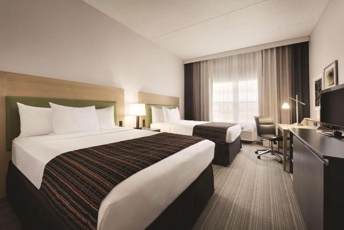 Country Inn & Suites by Radisson, Coralville, IA - Housity