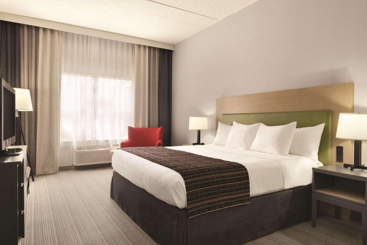 Country Inn & Suites by Radisson, Coralville, IA - Housity