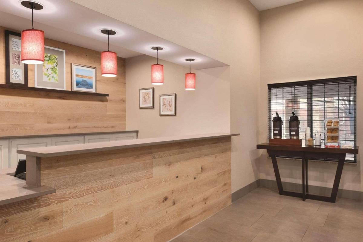Country Inn & Suites by Radisson, Merrillville, IN - Housity