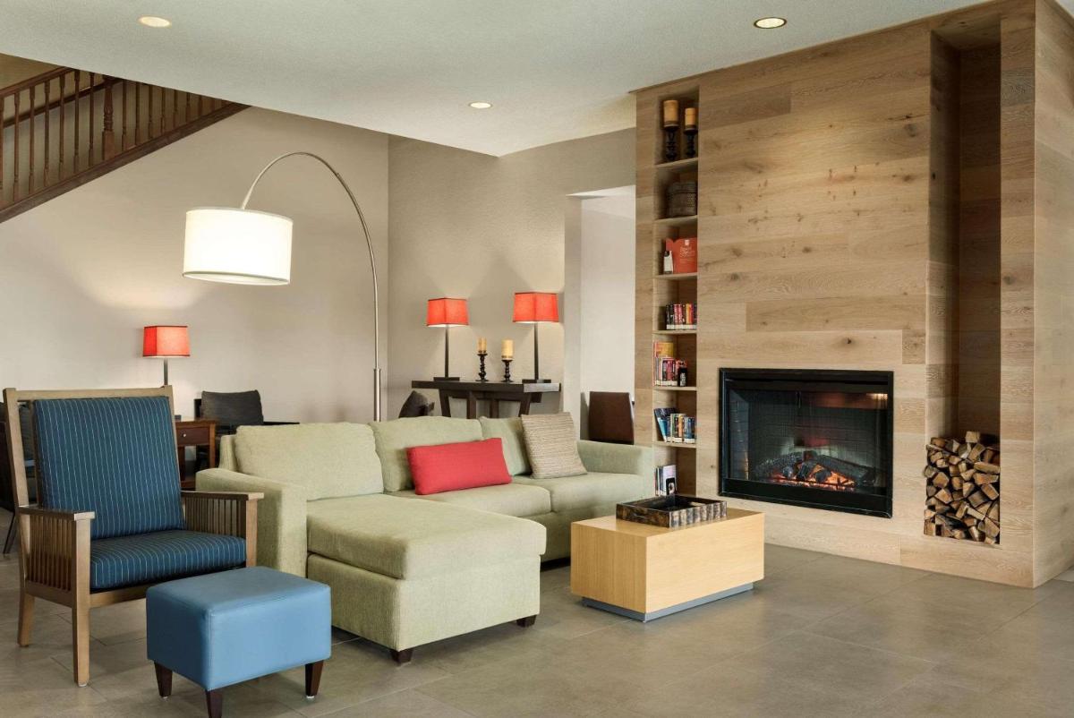 Country Inn & Suites by Radisson, Kansas City at Village West, KS - Housity