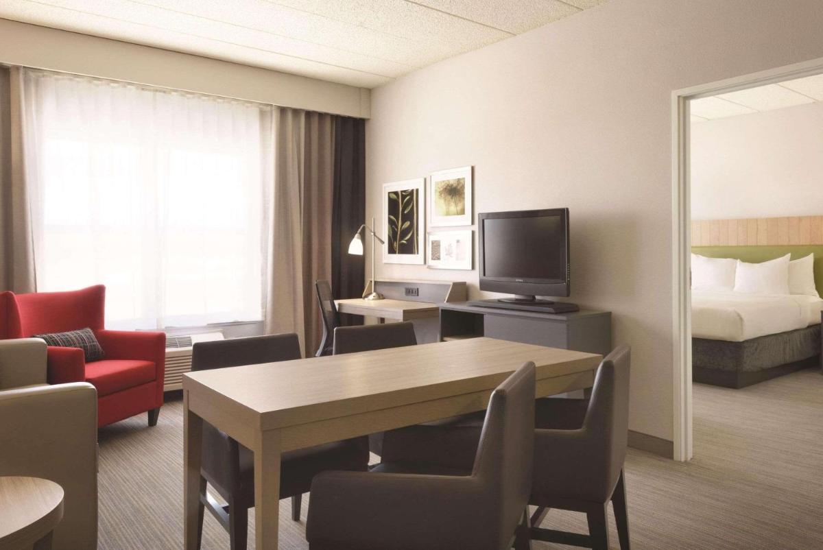 Country Inn & Suites by Radisson, Shoreview, MN - Housity