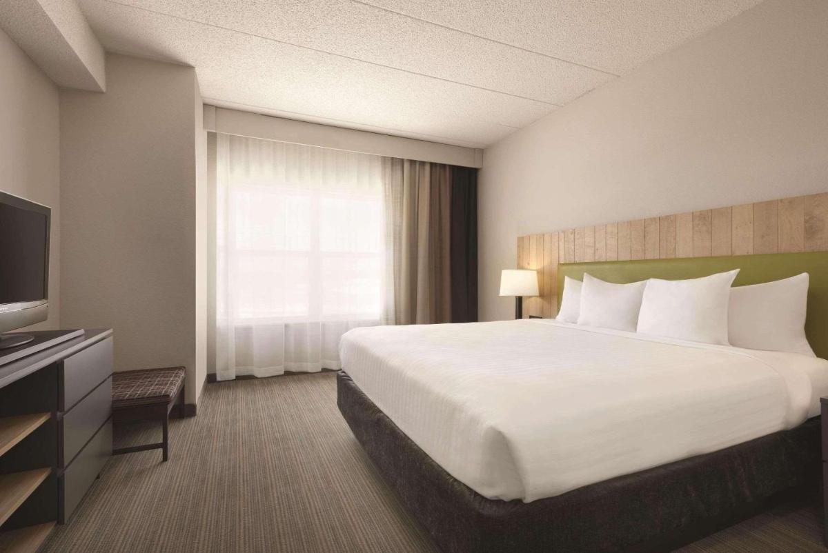 Country Inn & Suites by Radisson, Shoreview, MN - Housity