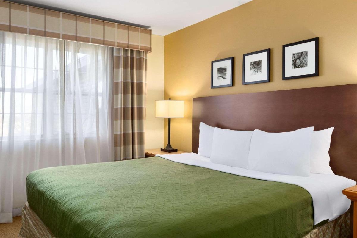 Country Inn & Suites by Radisson, Rochester South, MN - Housity