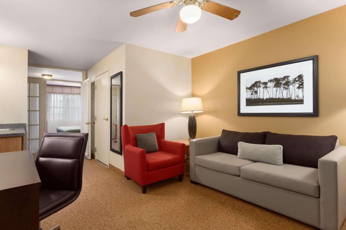 Country Inn & Suites by Radisson, Rochester South, MN - Housity