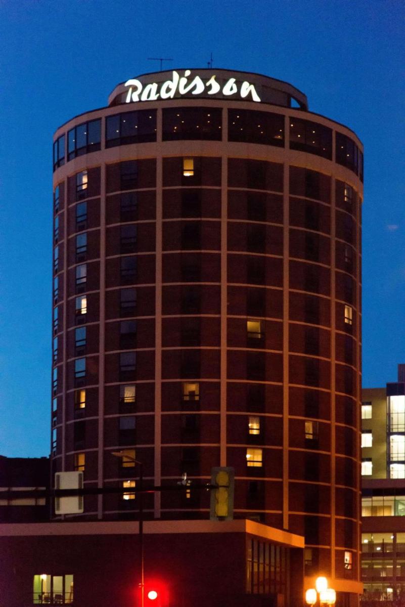 Radisson Hotel Duluth-Harborview - Housity
