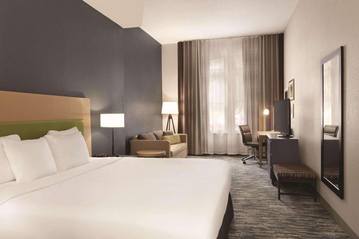 Country Inn & Suites by Radisson, St Charles Historic District - Housity