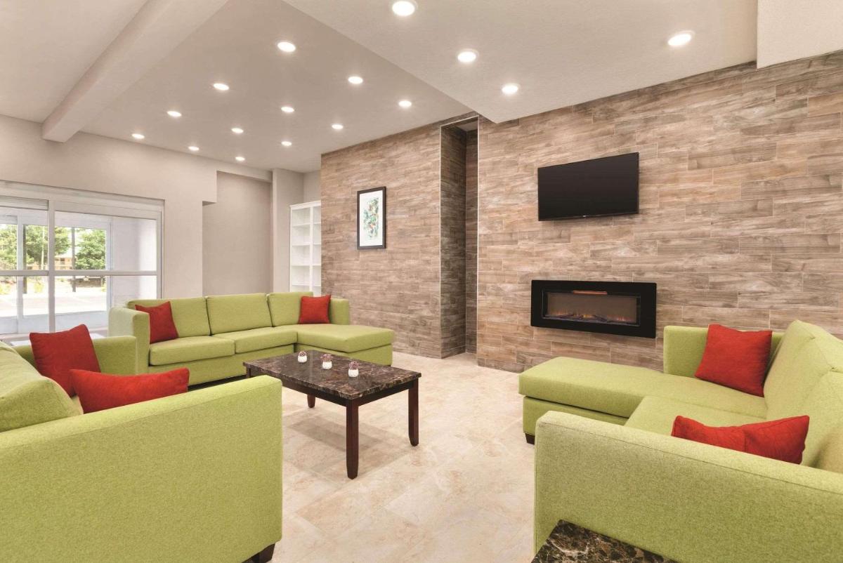 Country Inn & Suites by Radisson, Greensboro, NC - Housity