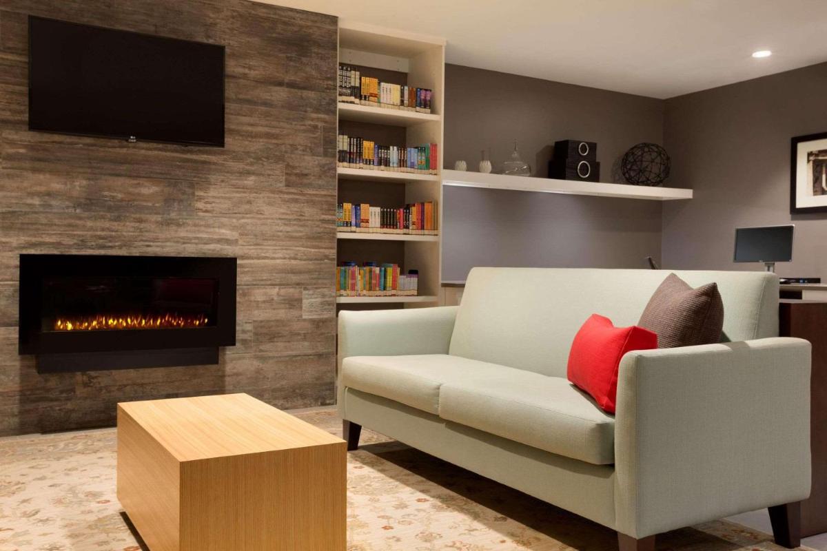 Country Inn & Suites by Radisson Asheville River Arts District - Housity