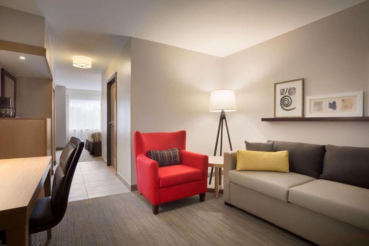 Country Inn & Suites by Radisson Asheville River Arts District - Housity