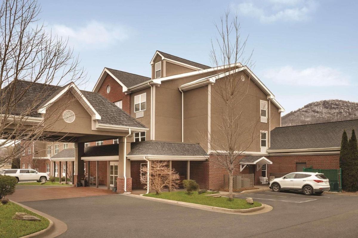 Country Inn & Suites by Radisson, Boone, NC - Housity