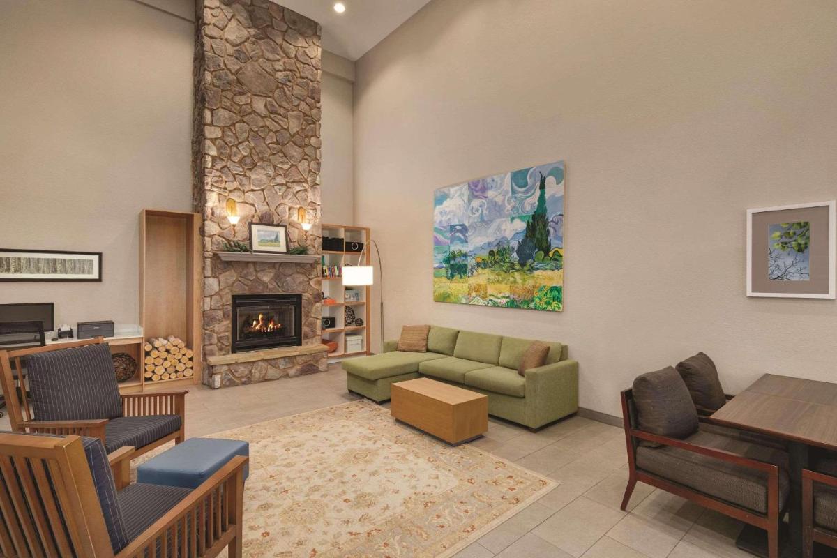 Country Inn & Suites by Radisson, Boone, NC - Housity