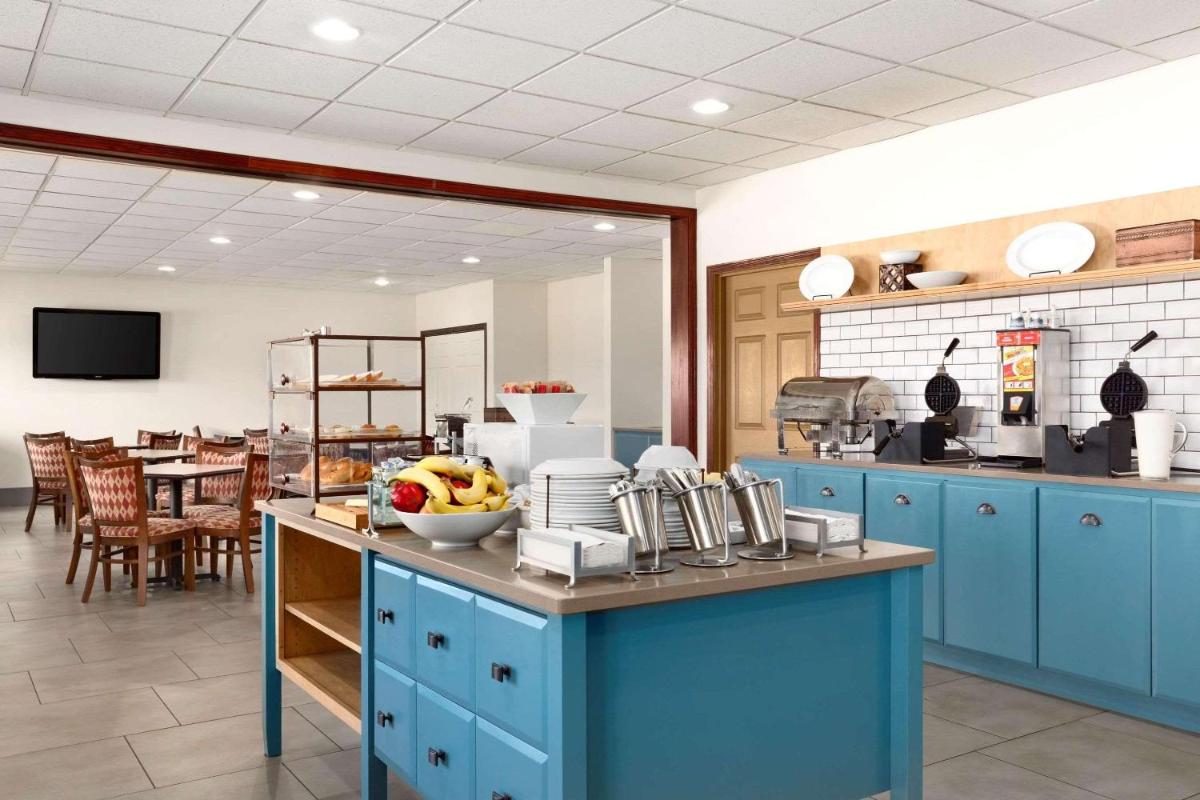 Country Inn & Suites by Radisson, Kearney, NE - Housity