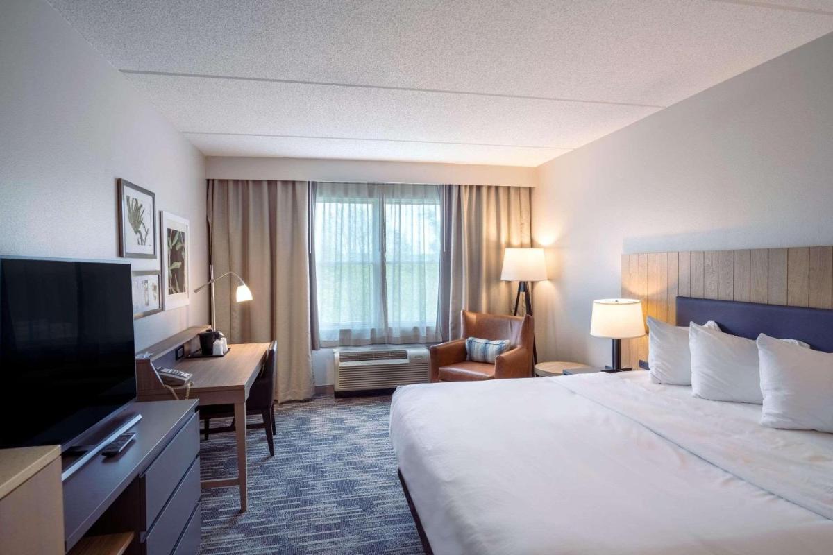 Country Inn & Suites by Radisson, State College Penn State Area , PA - Housity