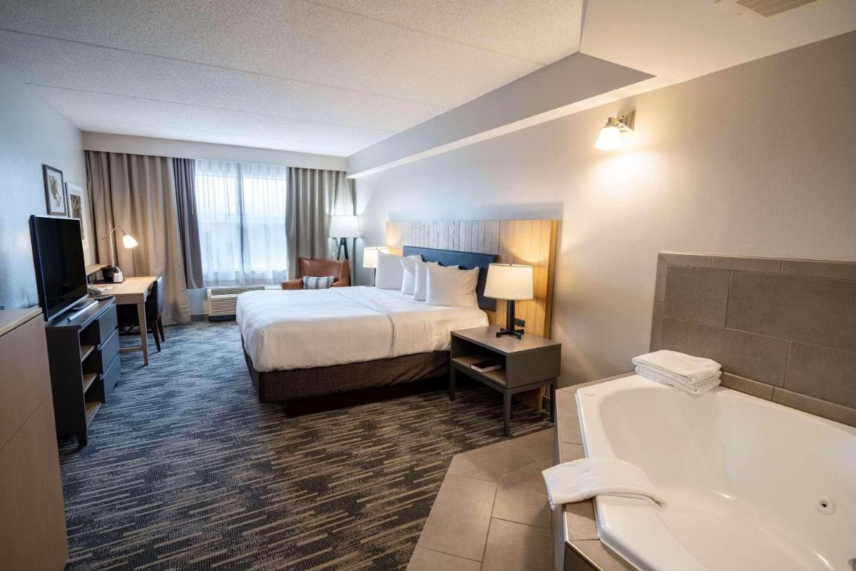 Country Inn & Suites by Radisson, State College Penn State Area , PA - Housity