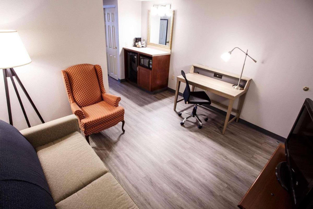 Country Inn & Suites by Radisson, Harrisburg West Mechanicsburg - Housity