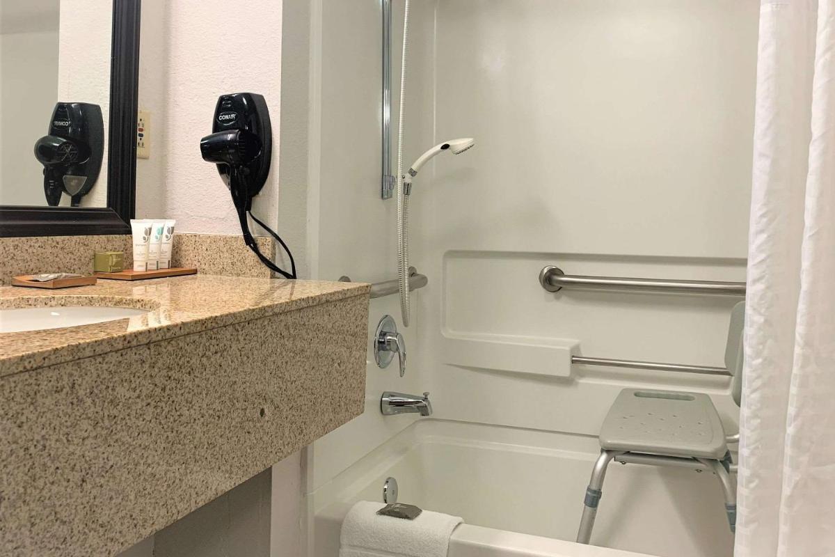 Country Inn & Suites by Radisson, Clarksville, TN - Housity