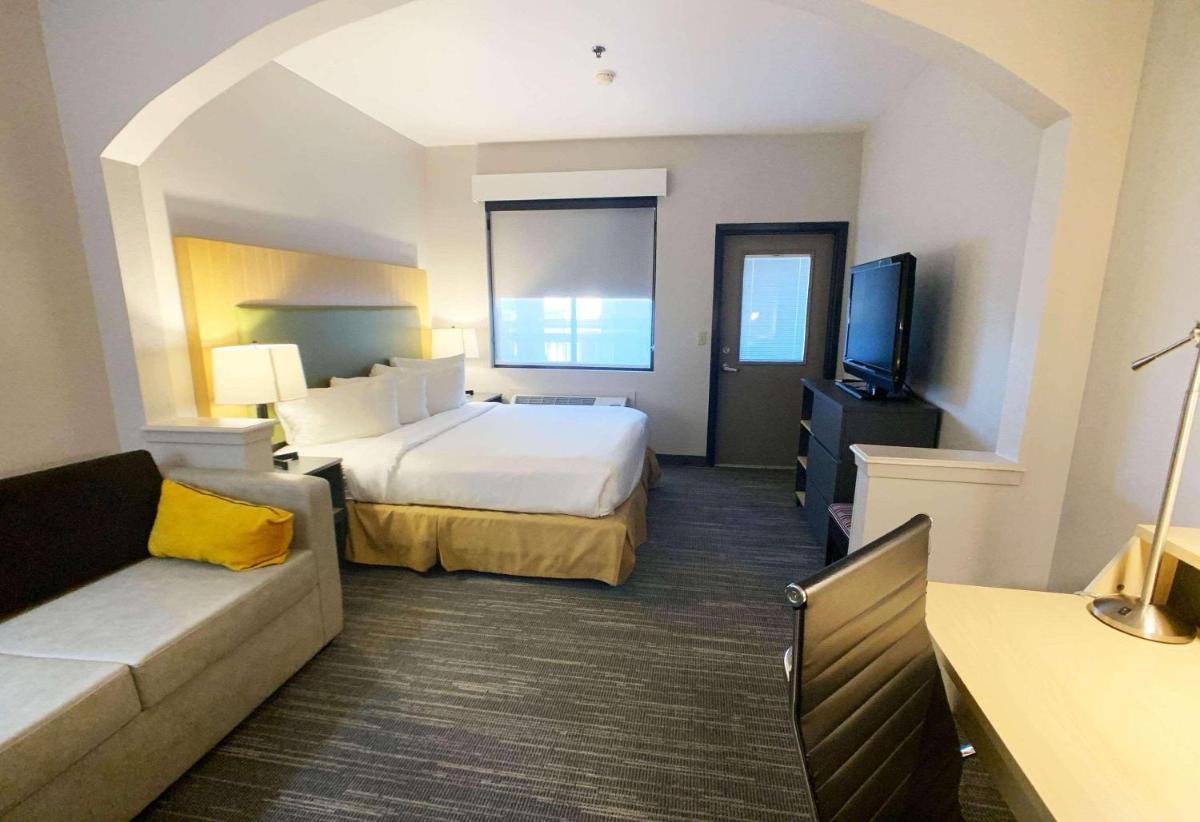 Country Inn & Suites by Radisson, Fort Worth West l-30 NAS JRB - Housity