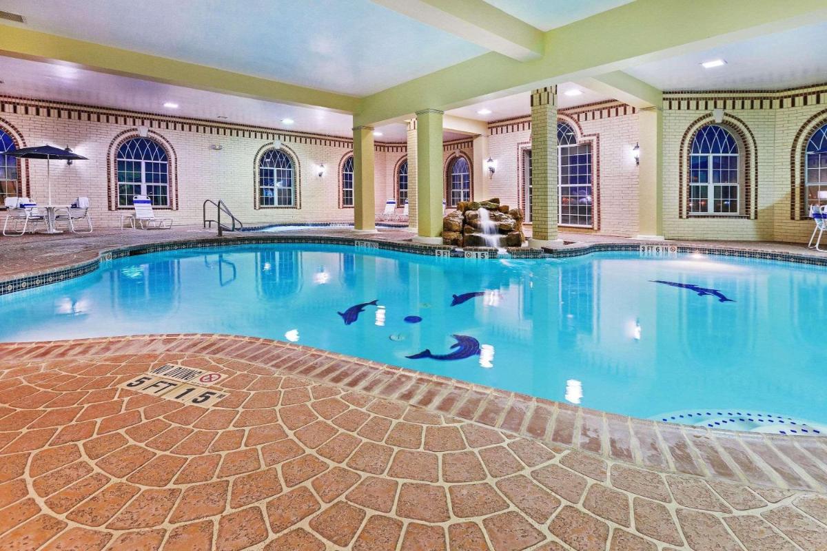 Country Inn & Suites by Radisson, Amarillo I-40 West, TX - Housity