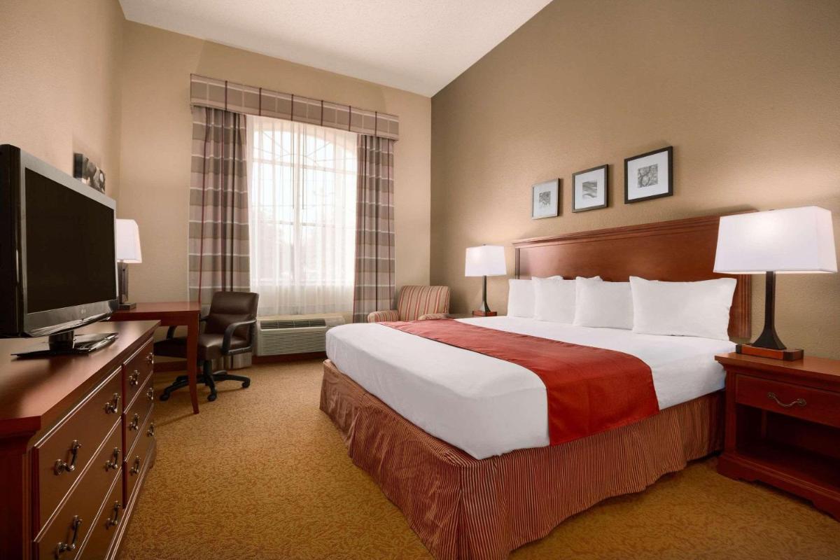 Country Inn & Suites by Radisson, Houston Intercontinental Airport East, TX - Housity