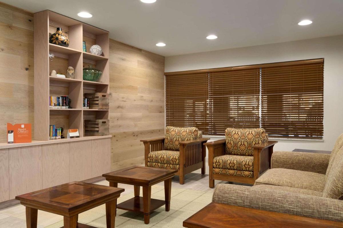 Country Inn & Suites by Radisson, Williamsburg Historic Area, VA - Housity