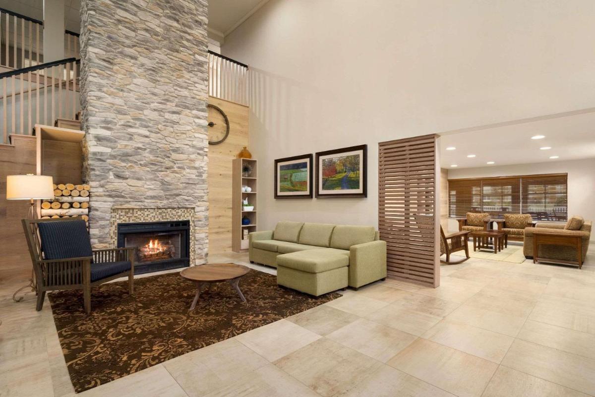 Country Inn & Suites by Radisson, Williamsburg Historic Area, VA - Housity