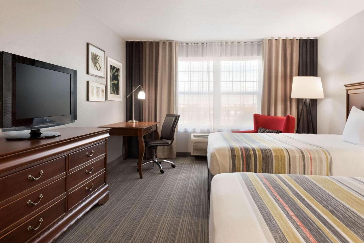 Country Inn & Suites by Radisson, Appleton North, WI - Housity