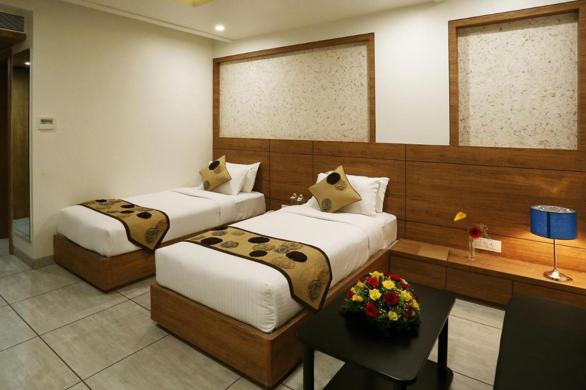 Grand Kailash Hotel - Hizvo