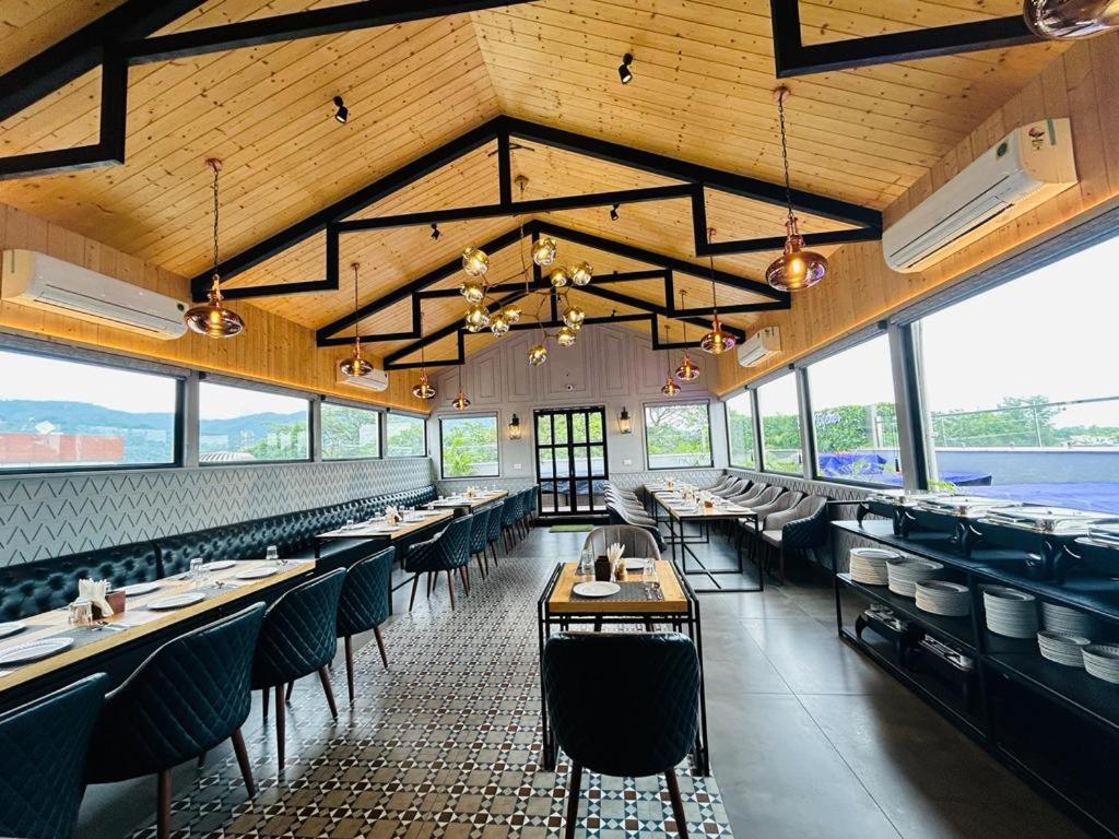 Five Elements Hotels Goldleaf Haldwani - Housity