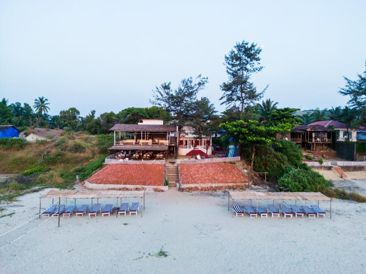 Woodpegger By The Beach, Mandrem - Housity