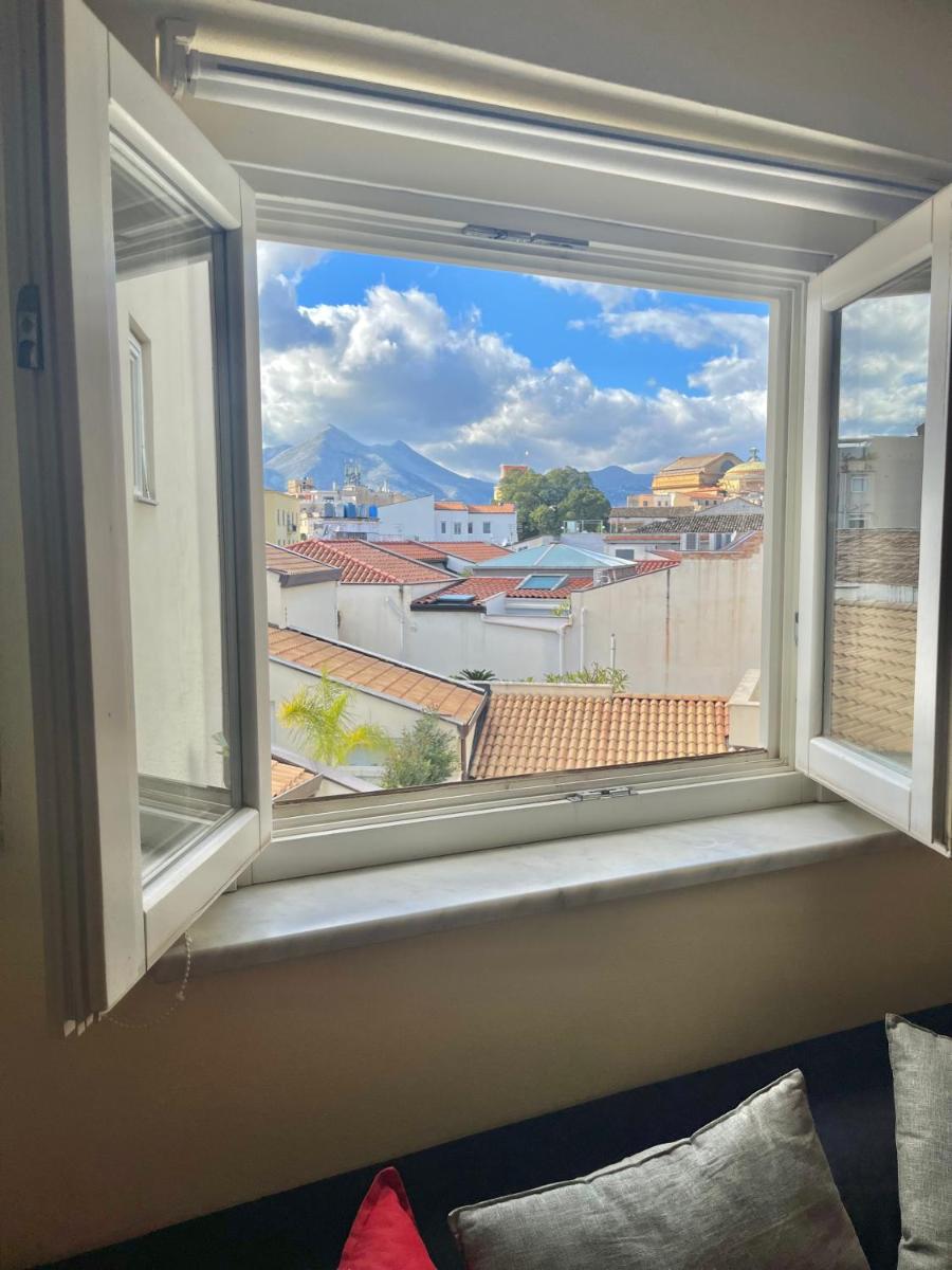 Prince Moncada - Housity